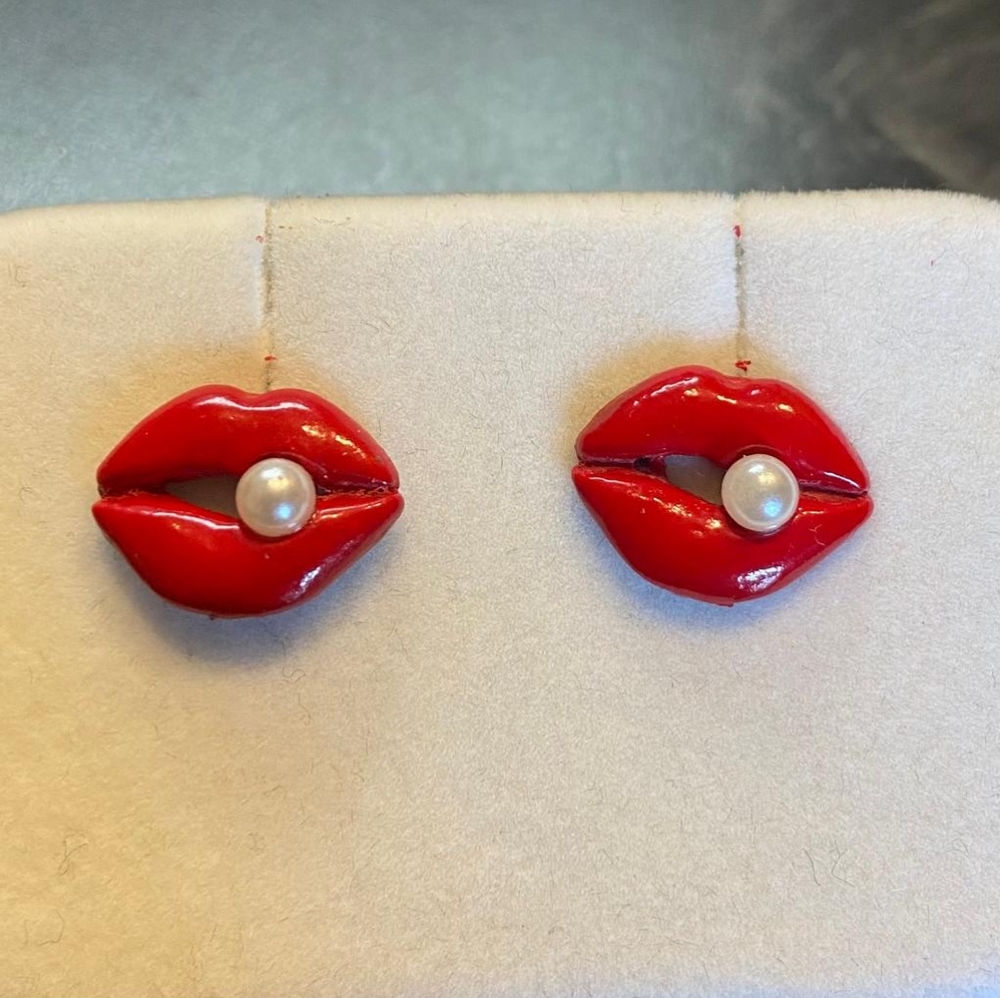 BETSEY JOHNSON | STUD LIP & PEARL